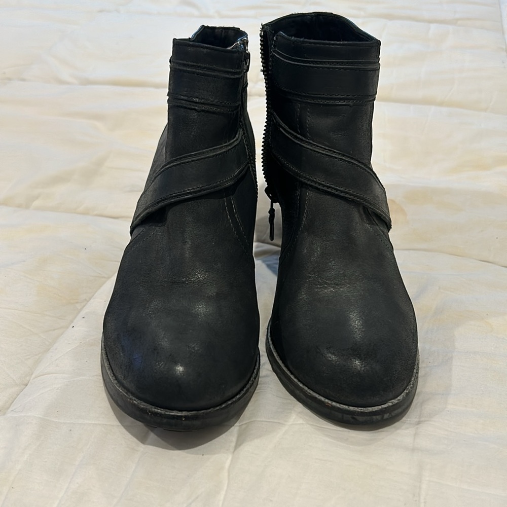 Extremely Comfortable Leather Booties With Zipper… - image 4